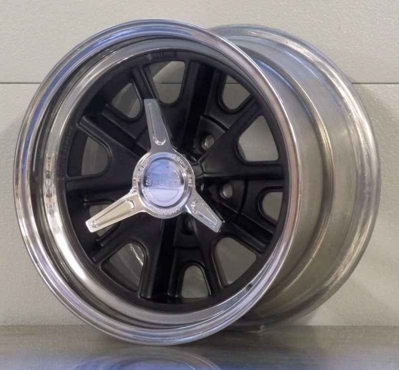 VN427 Shelby 5 lug black centre with.spinners (price per wheel)